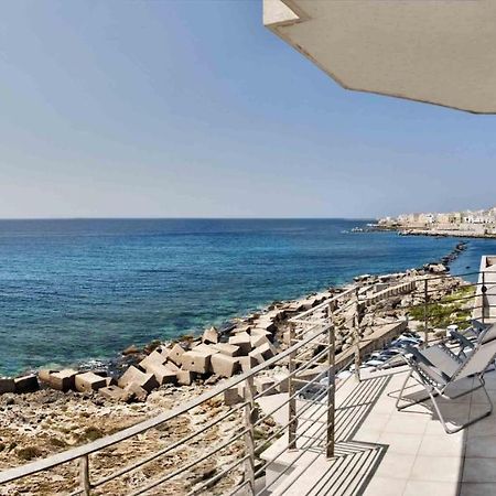 Apartment Overlooking The Sea With A View Of Old Gallipoli And The Whole Bay Extérieur photo