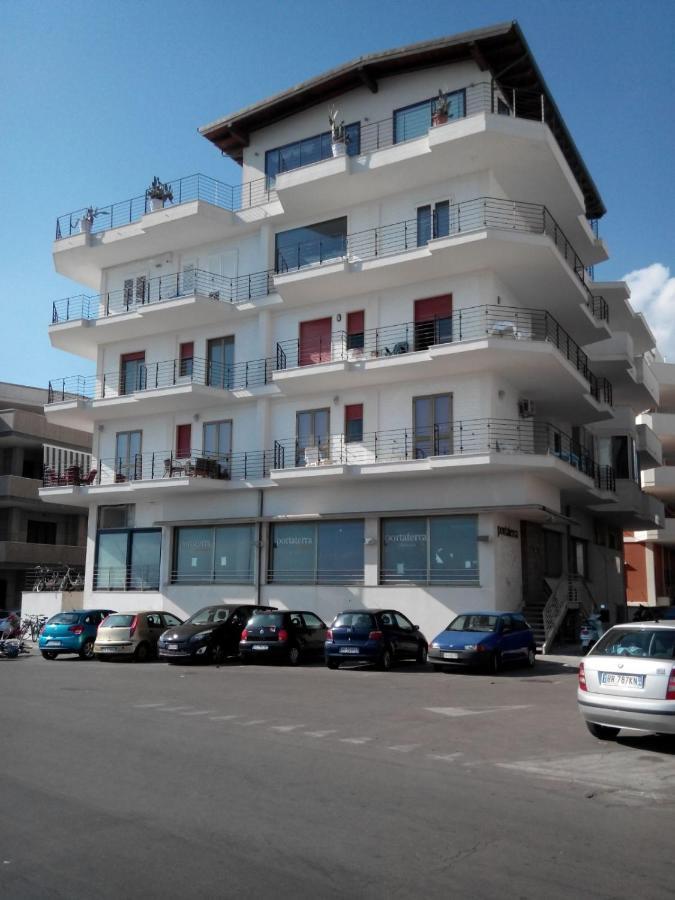 Apartment Overlooking The Sea With A View Of Old Gallipoli And The Whole Bay Extérieur photo