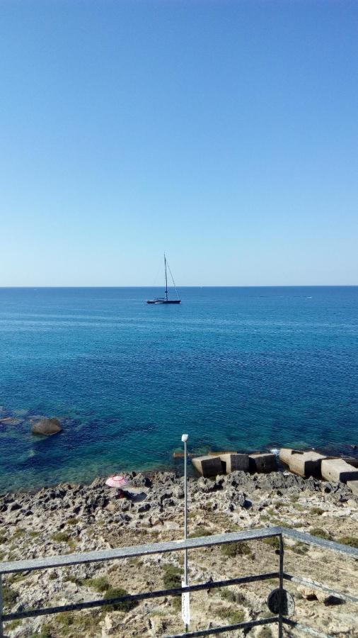 Apartment Overlooking The Sea With A View Of Old Gallipoli And The Whole Bay Extérieur photo